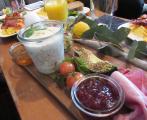 Das Sportliche Frühstück im Holzkranich - allerdings mit Wurst und Marmelade statt Käse