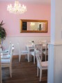 Café Lotti in weiß und rosa